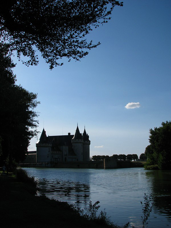 l'ombre du chateau et le petit nuage