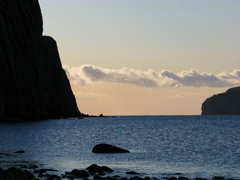 passage entre le rocher et l'ile