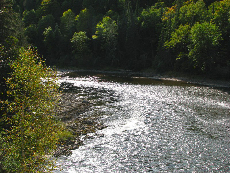 au tournant d'une rivire