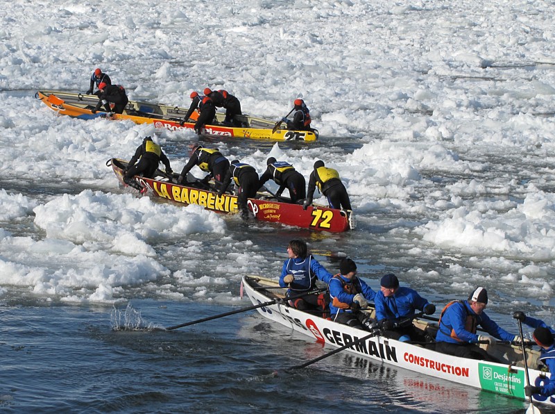 Trois dans la course