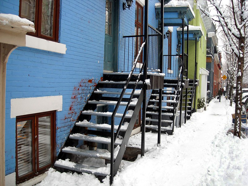 Les escaliers de la maison bleue