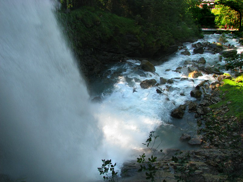 ruisseau sous la chute