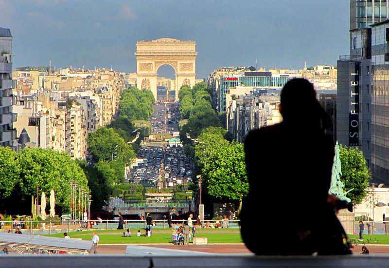 le regard triomphal