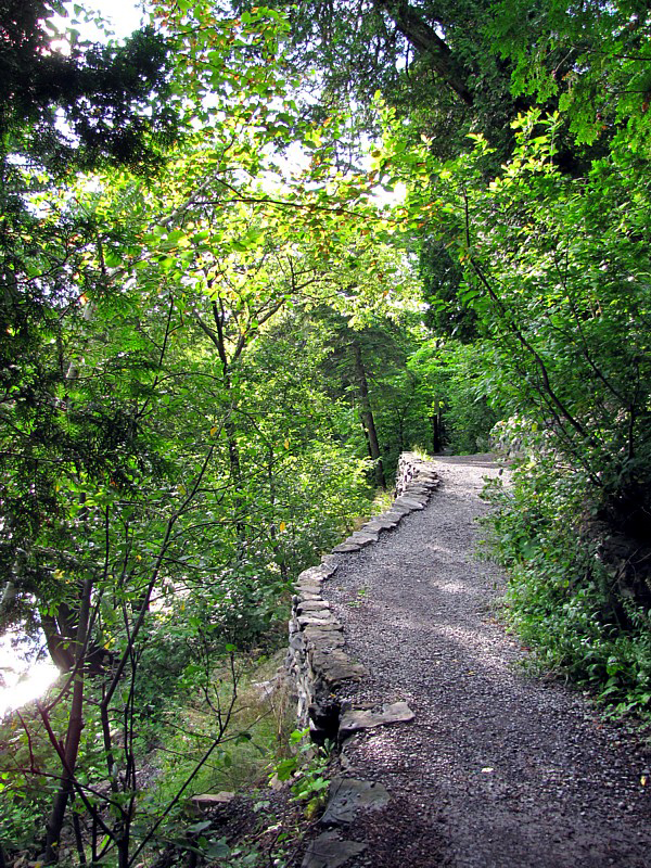 Le chemin menant aux marches naturelles