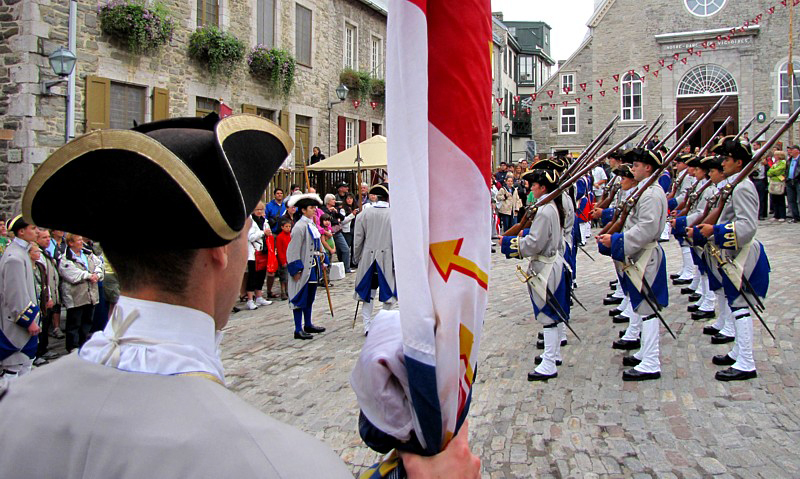 Parade militaire sur  Place Royale