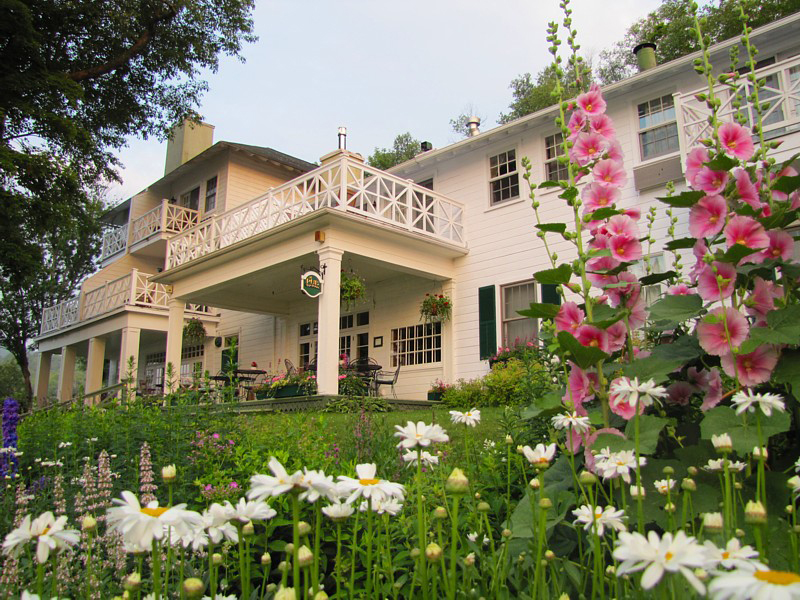 Parterre de fleurs au manoir