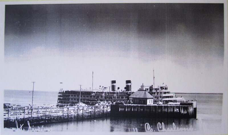 La Canada steamship line au quai de Pointe-au-pic, photo d'archives