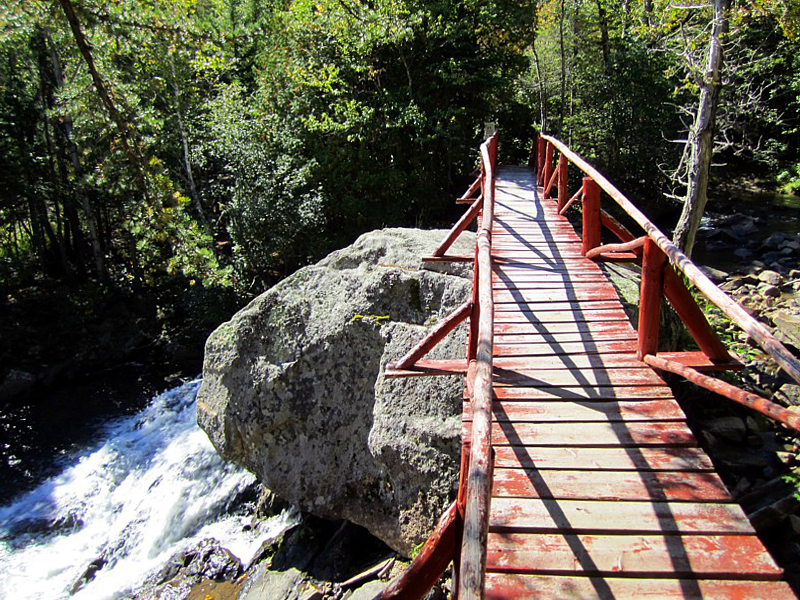 Le pont rouge de bois