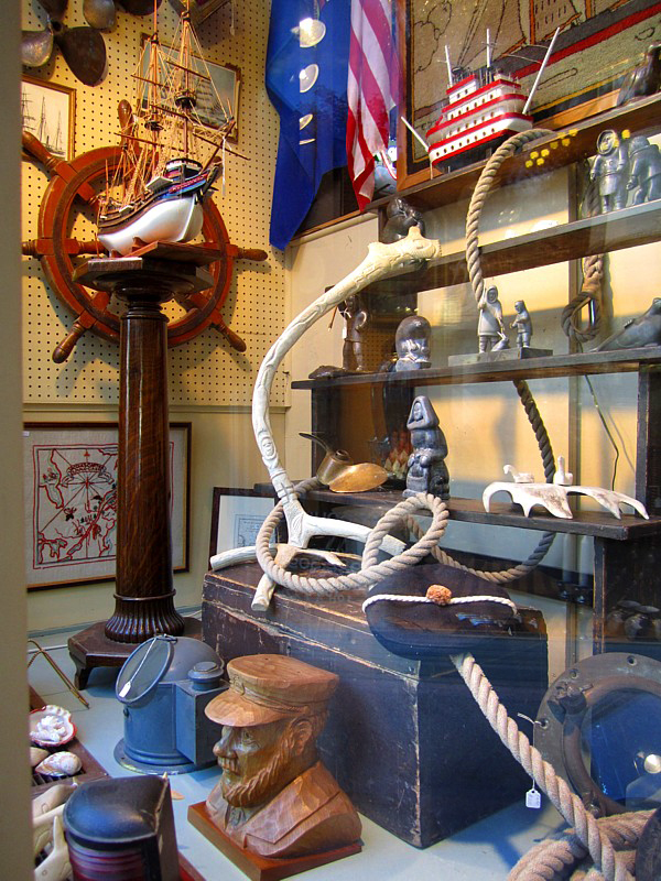 Vitrine d'antiquaire