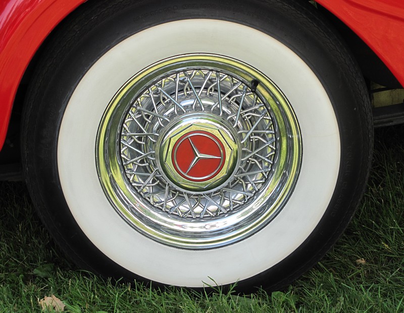 Une roue Mercedes