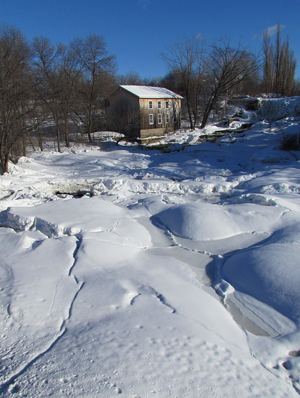la riviere enneigée