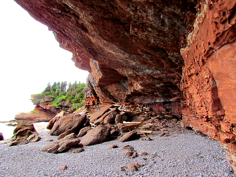 Sous la falaise