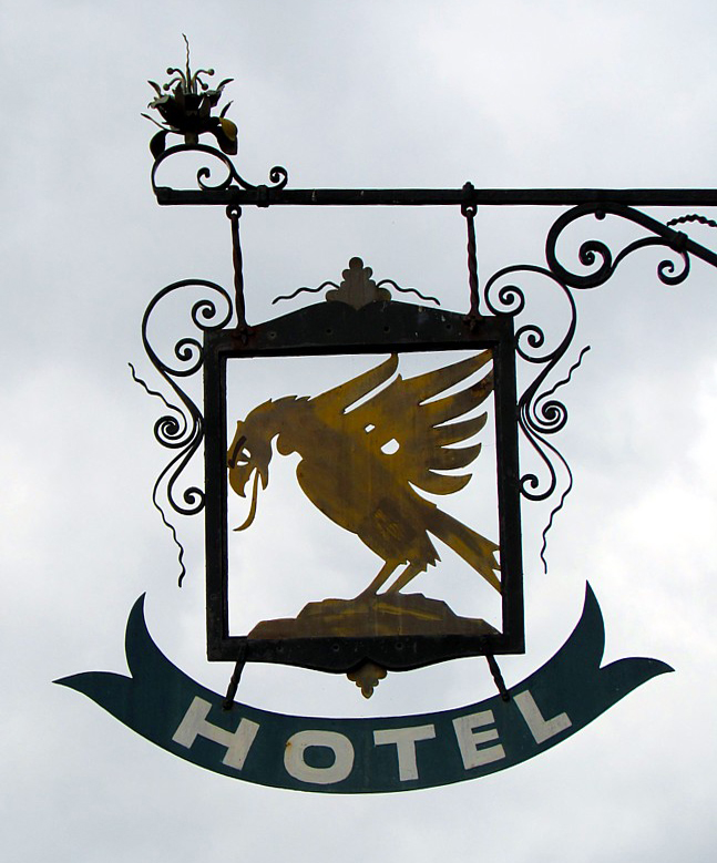 le faucon , emblme de l'hotel