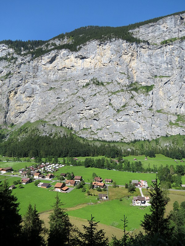 la valle de Lauterbrunnen depuis l'entre du Trmmelbach