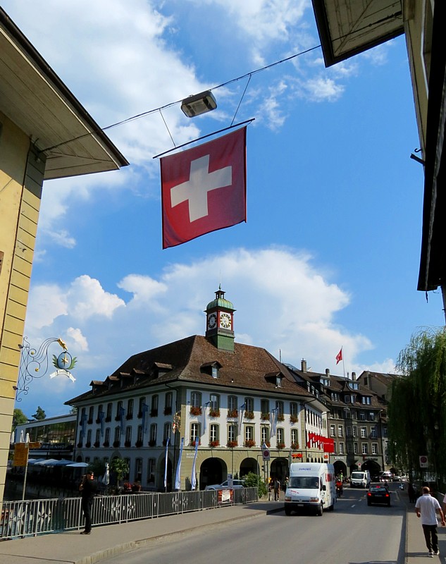 Drapeau suisse sur l'horloge
