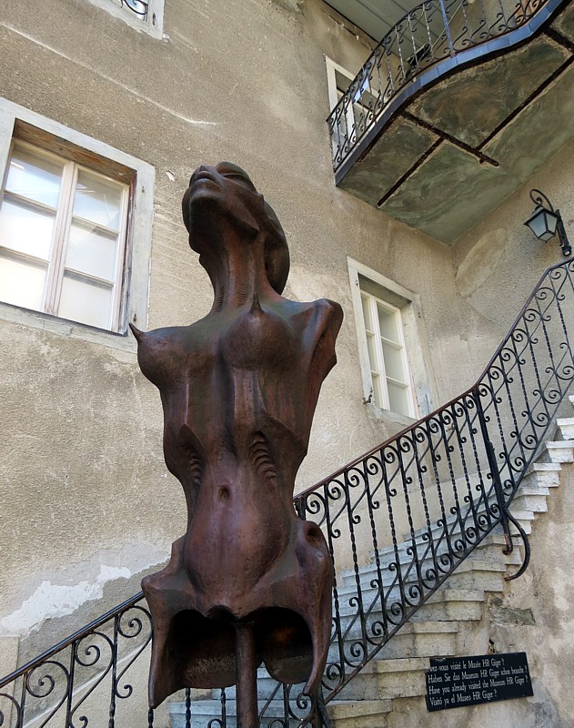 femme brune