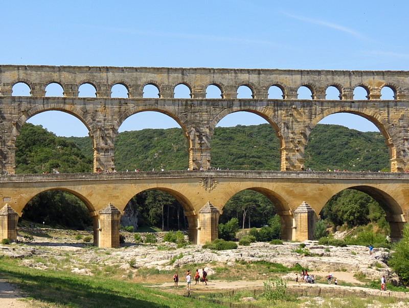 L'aqueduc romain de face