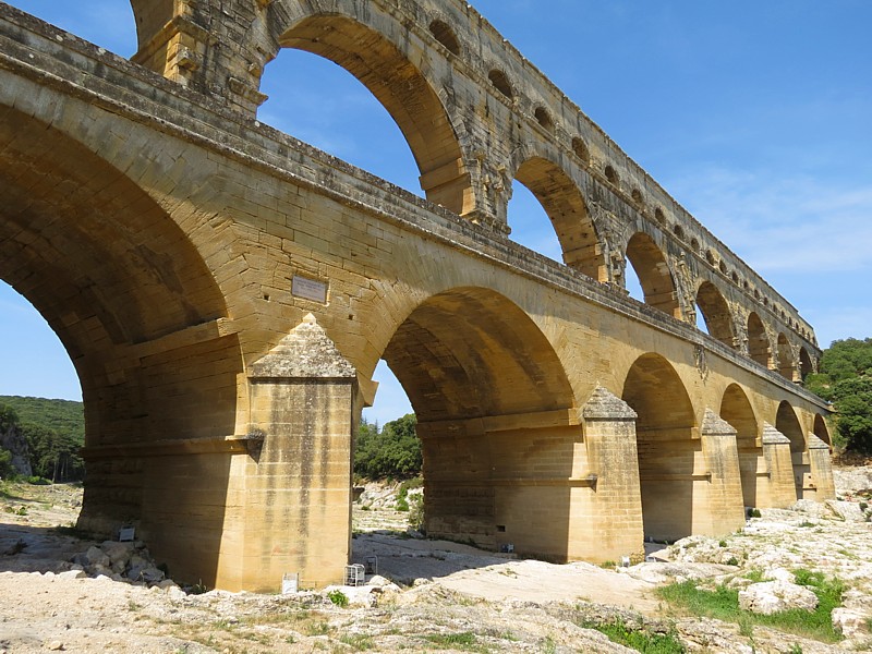 Au pied du pont