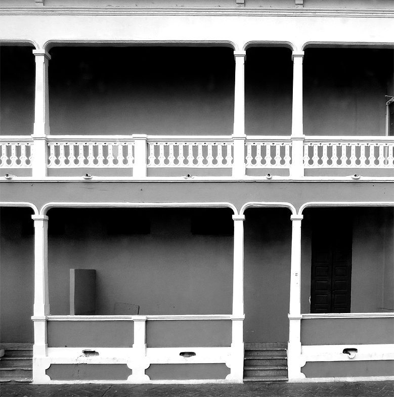 colonne et balcon