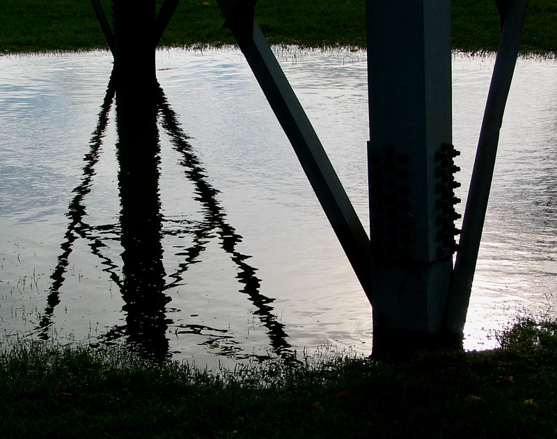 le pilone et l'ombre reflet