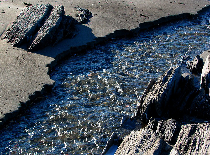 le ruisseau sur la plage de Mtis-sur-mer