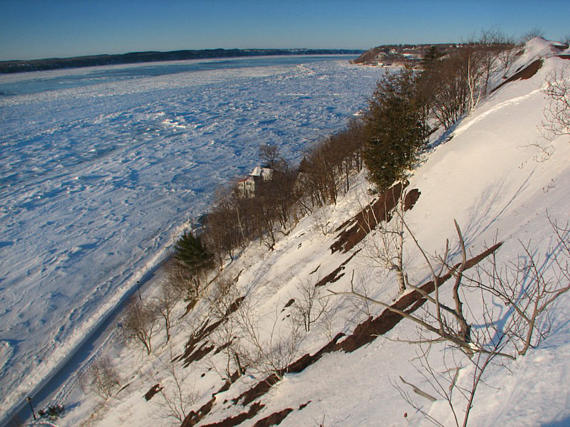 La plage Jacques Cartier vue de la crête