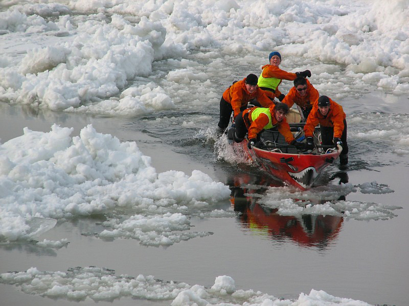 L'quipe de Canot  glace #007  DMR en pleine action
