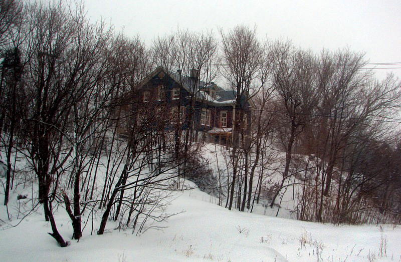 La maison en haut de la colline