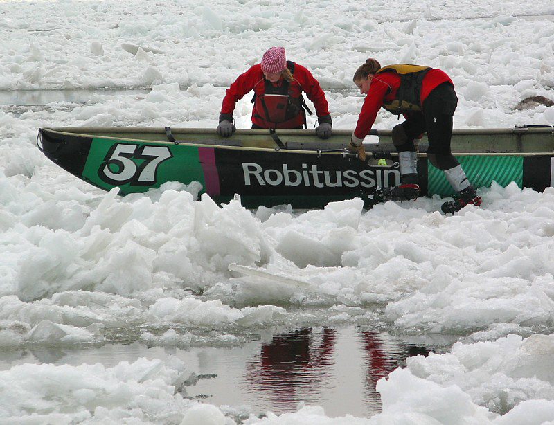 Le reflet entre les glaces