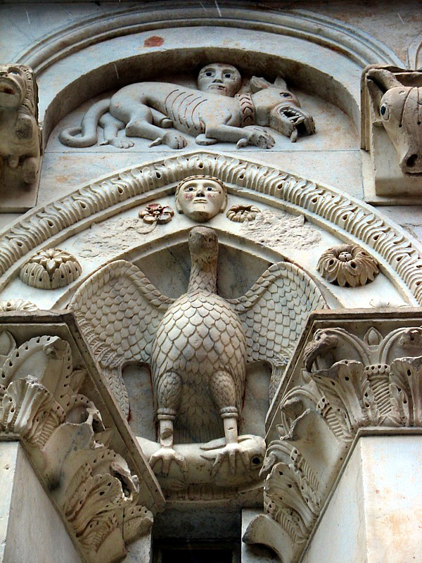 glise du XIe , Carrare