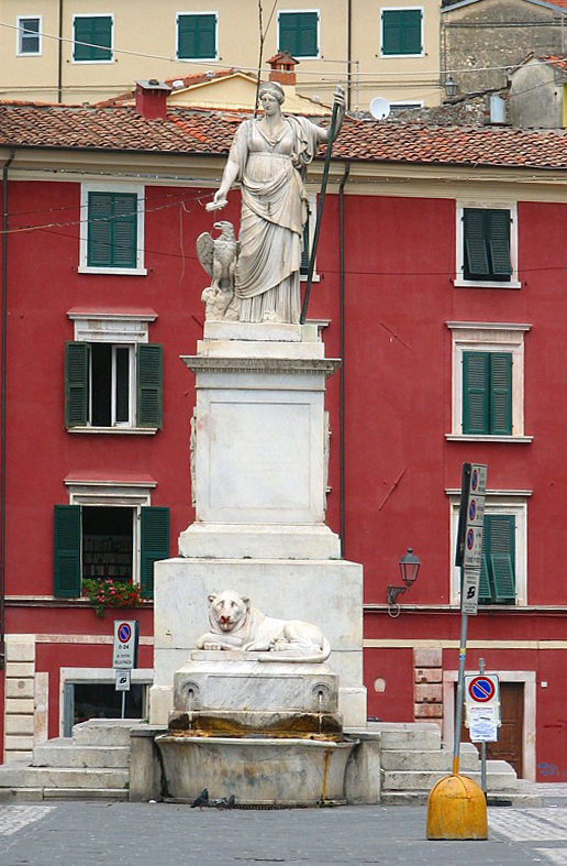 fontaine et statue