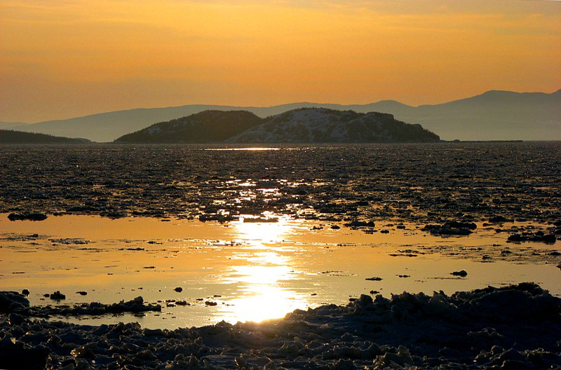 coucher de soleil sur les iles Pellerin