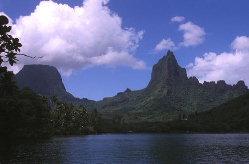 The peaks of Moorea
