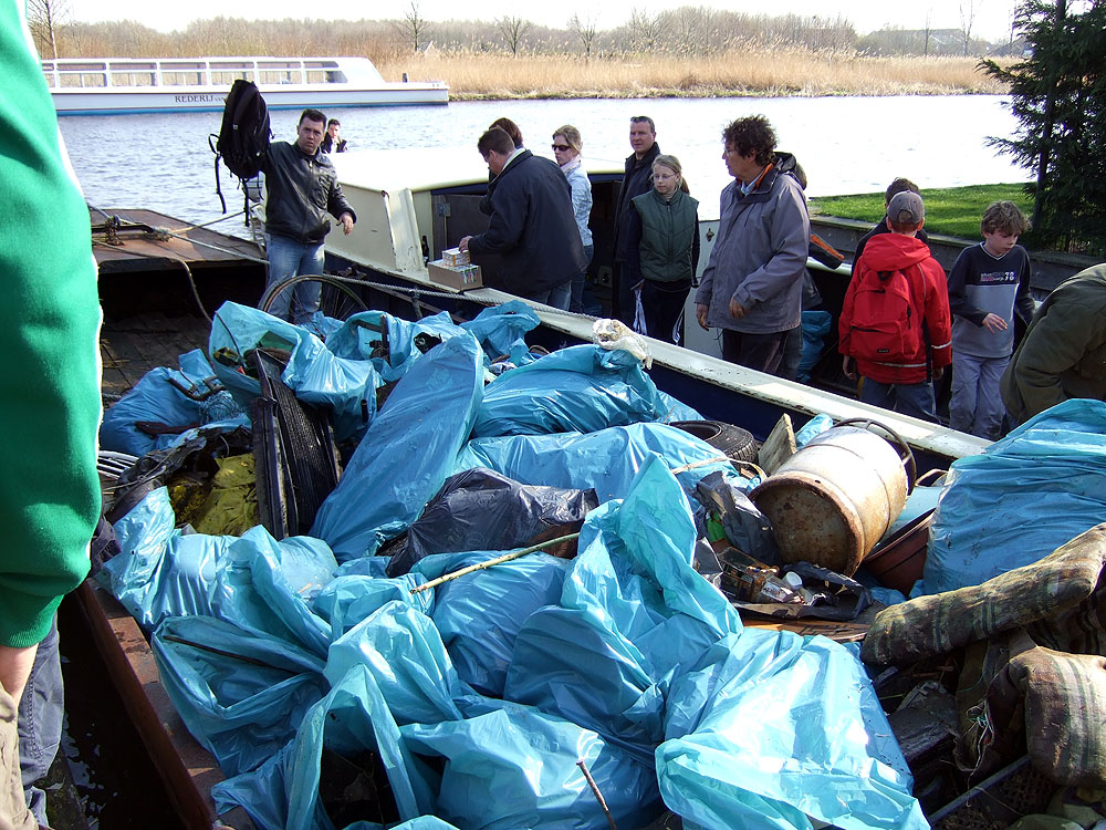 De resultaten van het schoonmaken van de Kaag in 2007