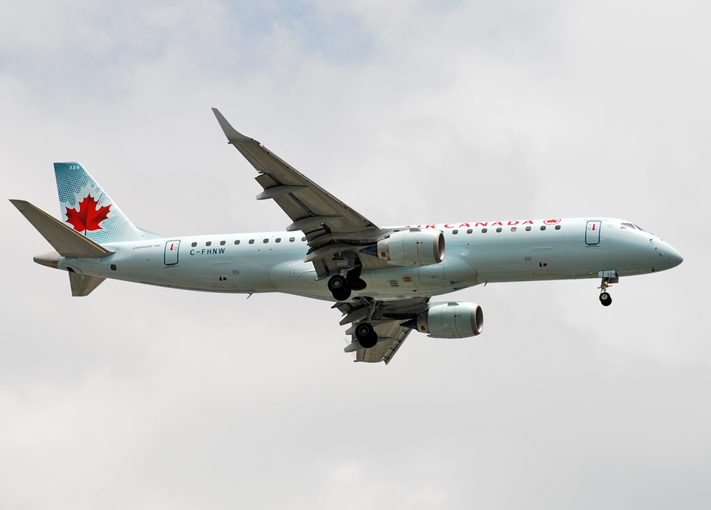 Air Canada Embraet ERJ-190 (C-FHNW)