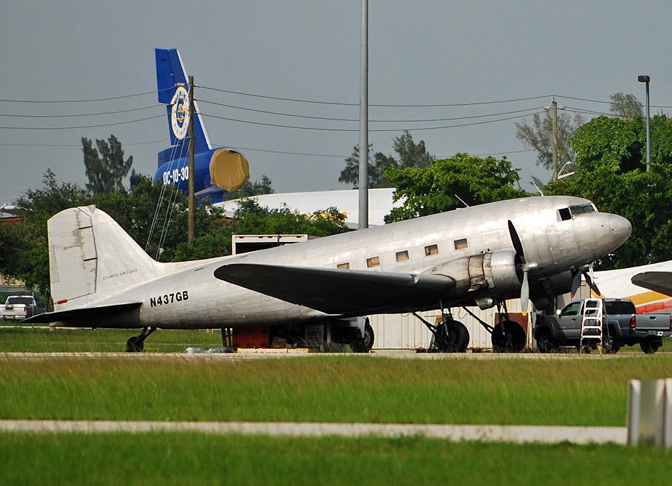 Atalantic Air Cargo Douglas DC-3 (  N437GB )