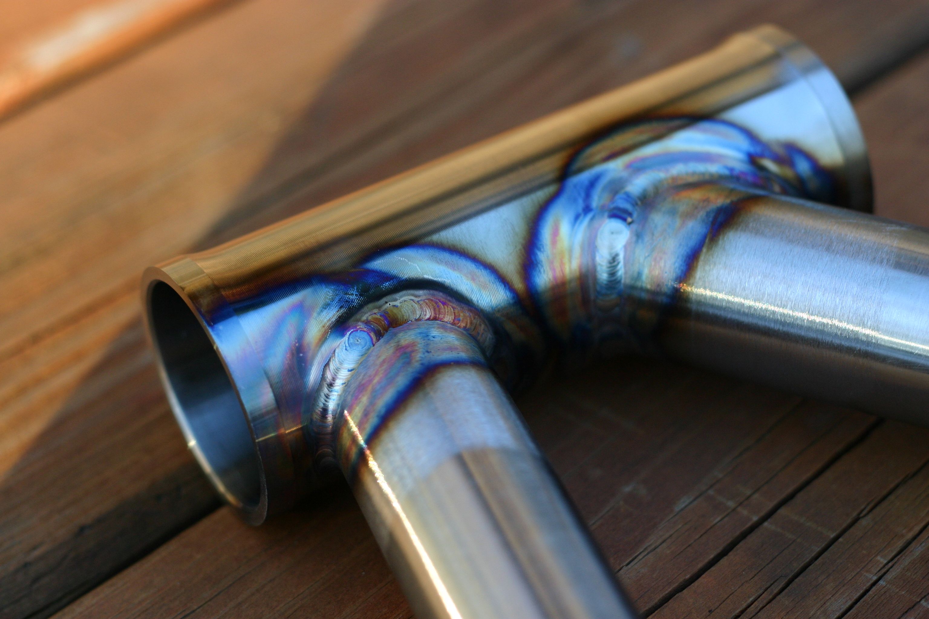 Headtube welds closeup