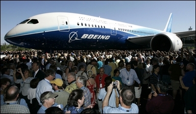 honolulu advertiser pic-7/8/07 -Boeing rolls out 787 Dreamliner 787.jpg