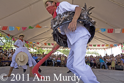 Tierra del Humo performing