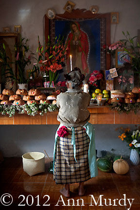 Delante el altar