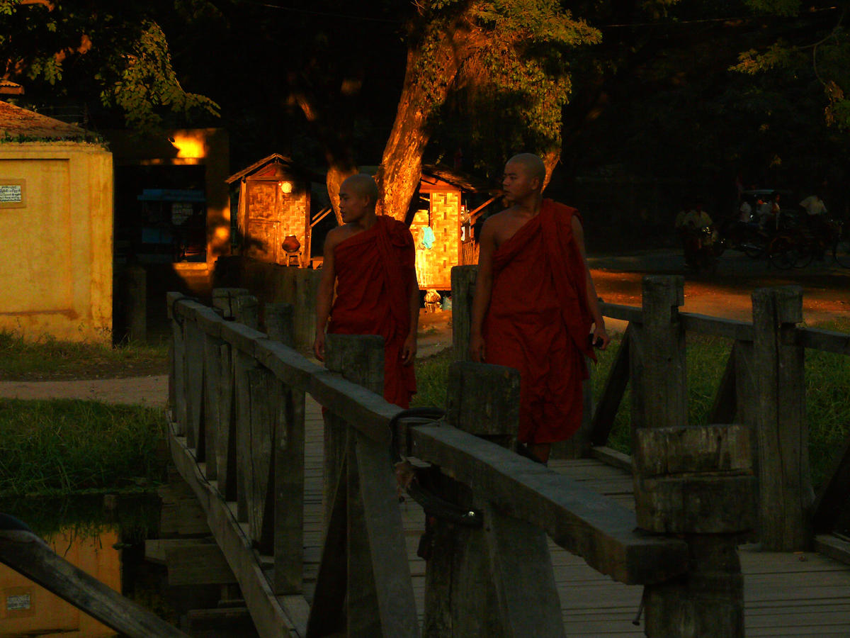 Evening falls over monks district Mandalay.jpg