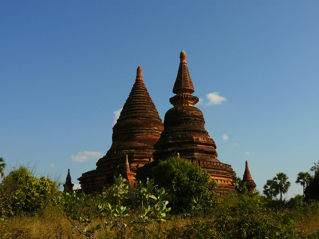 Two smaller stupas Bagan.jpg