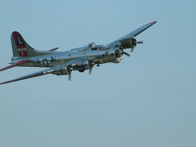 B17 Flyby-Cape Air Festival 06