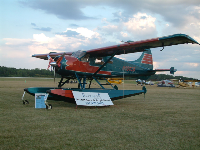 Beaver floatplane, Oshkosh 06