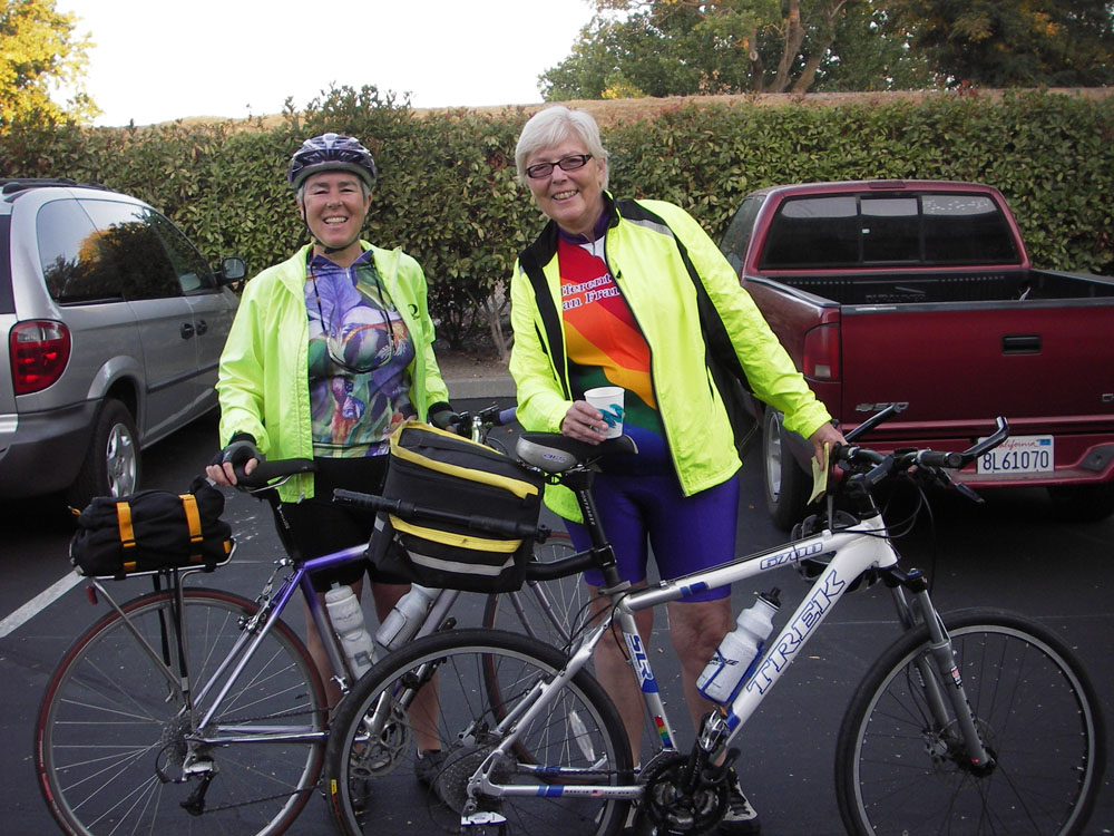 Sunday morning - Rachel and Jo Ann, all smiles. 20080928_TOSRD_043.jpg