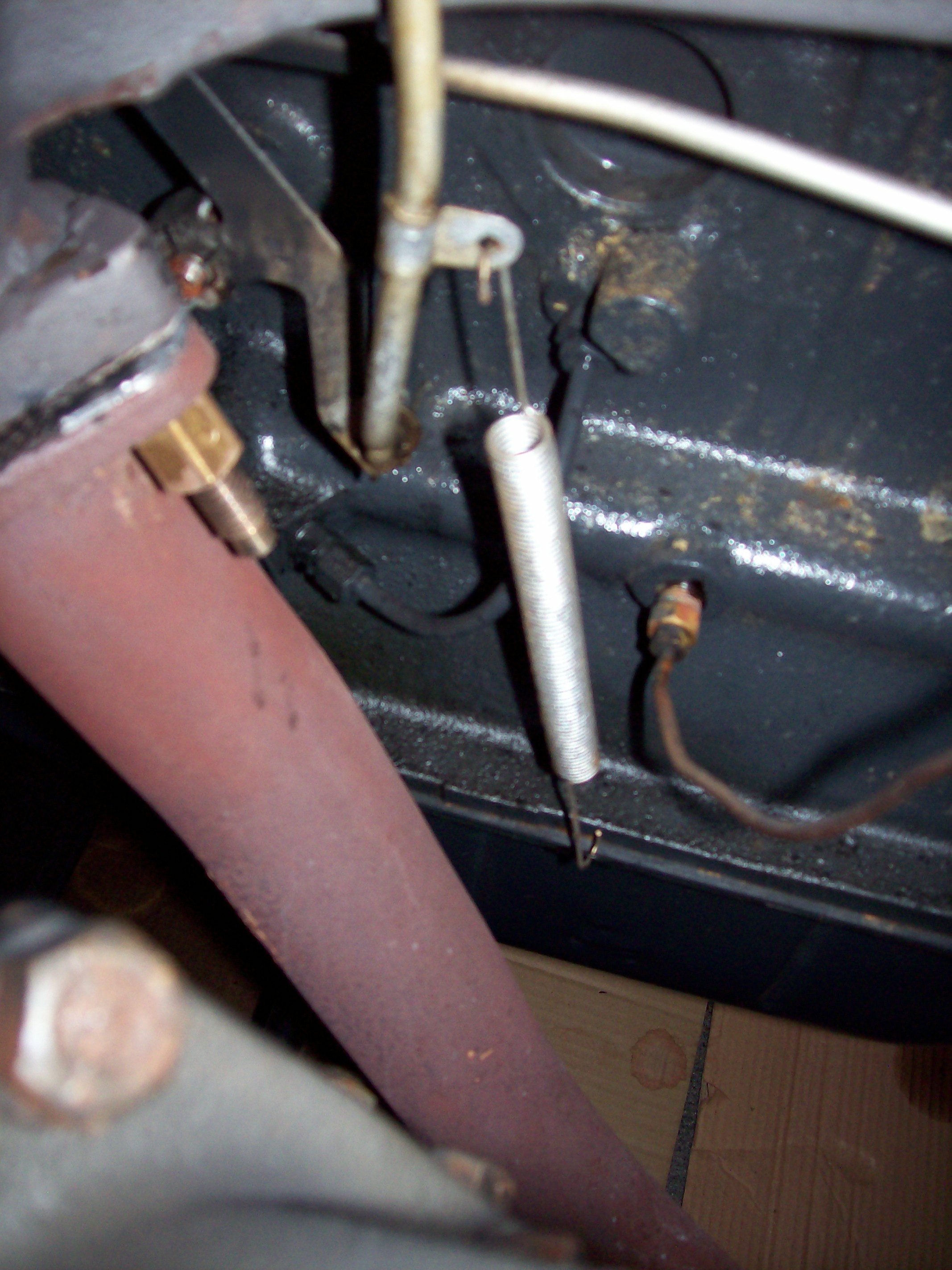 1950, 216 throttle return spring 01.JPG