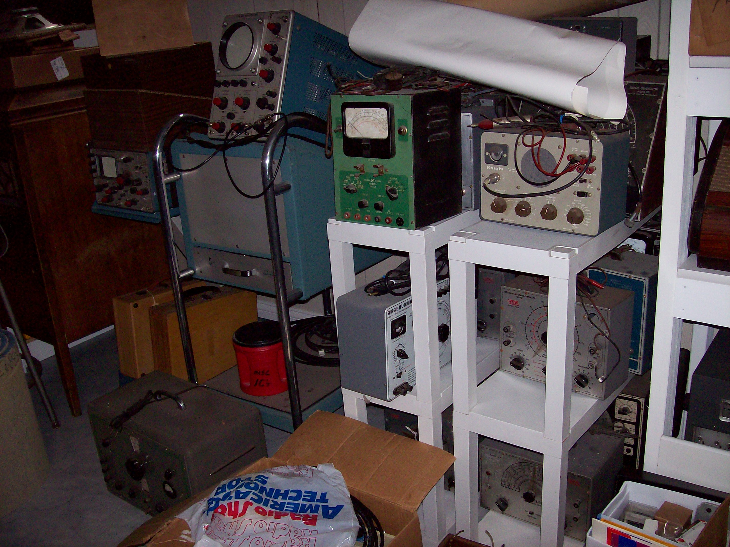 Vintage Test Equipment to the meet 04.JPG