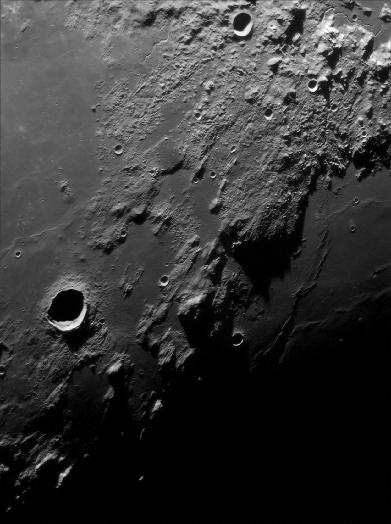 Montes Haemus 12-Aug-09 04:39UT