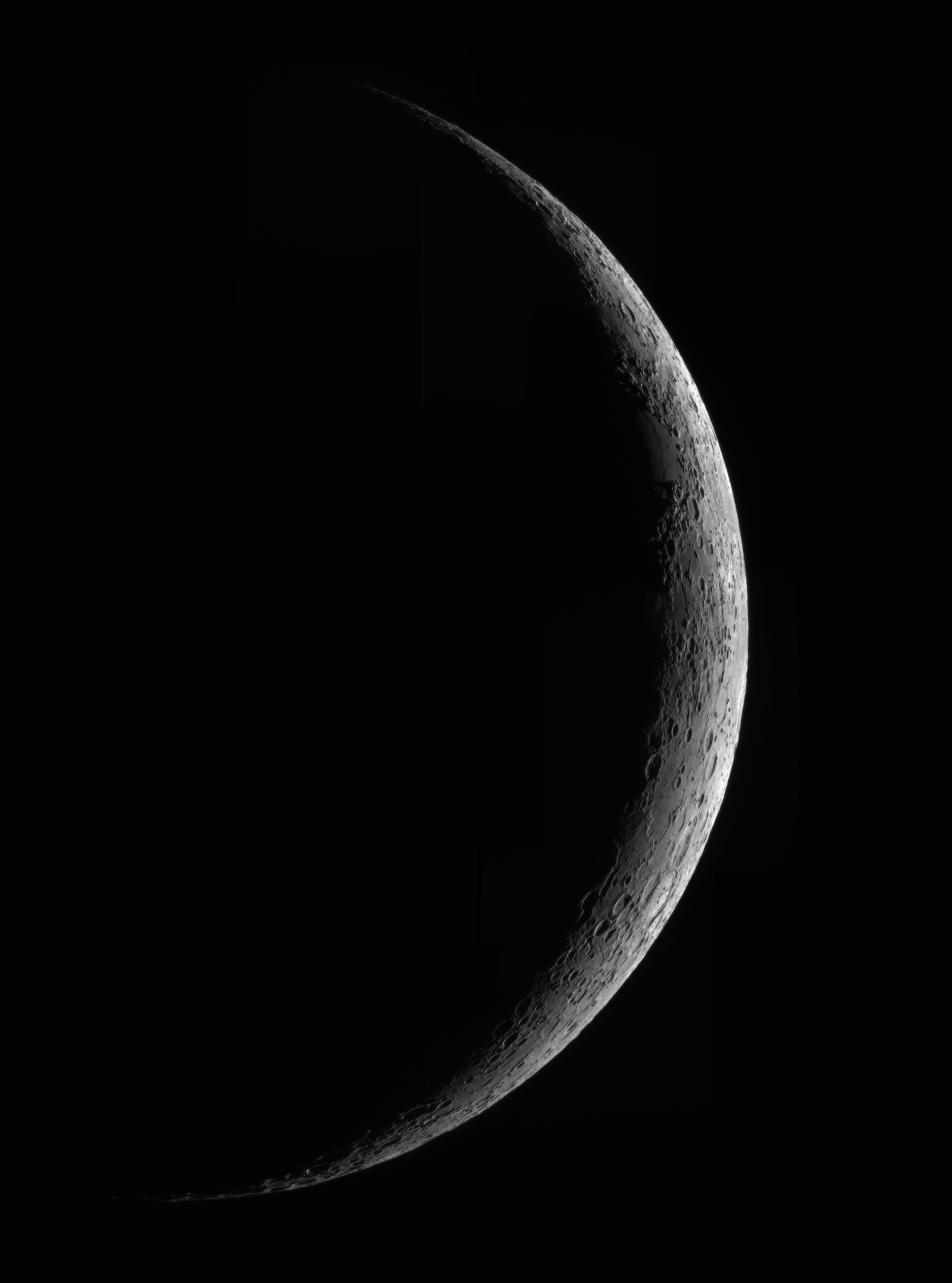 *  2.3 day crescent 19-Apr-07 19:34UT LPOD:21-Apr-07