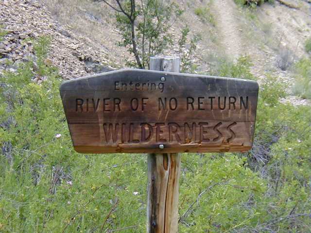 029_trailheadsign.jpg